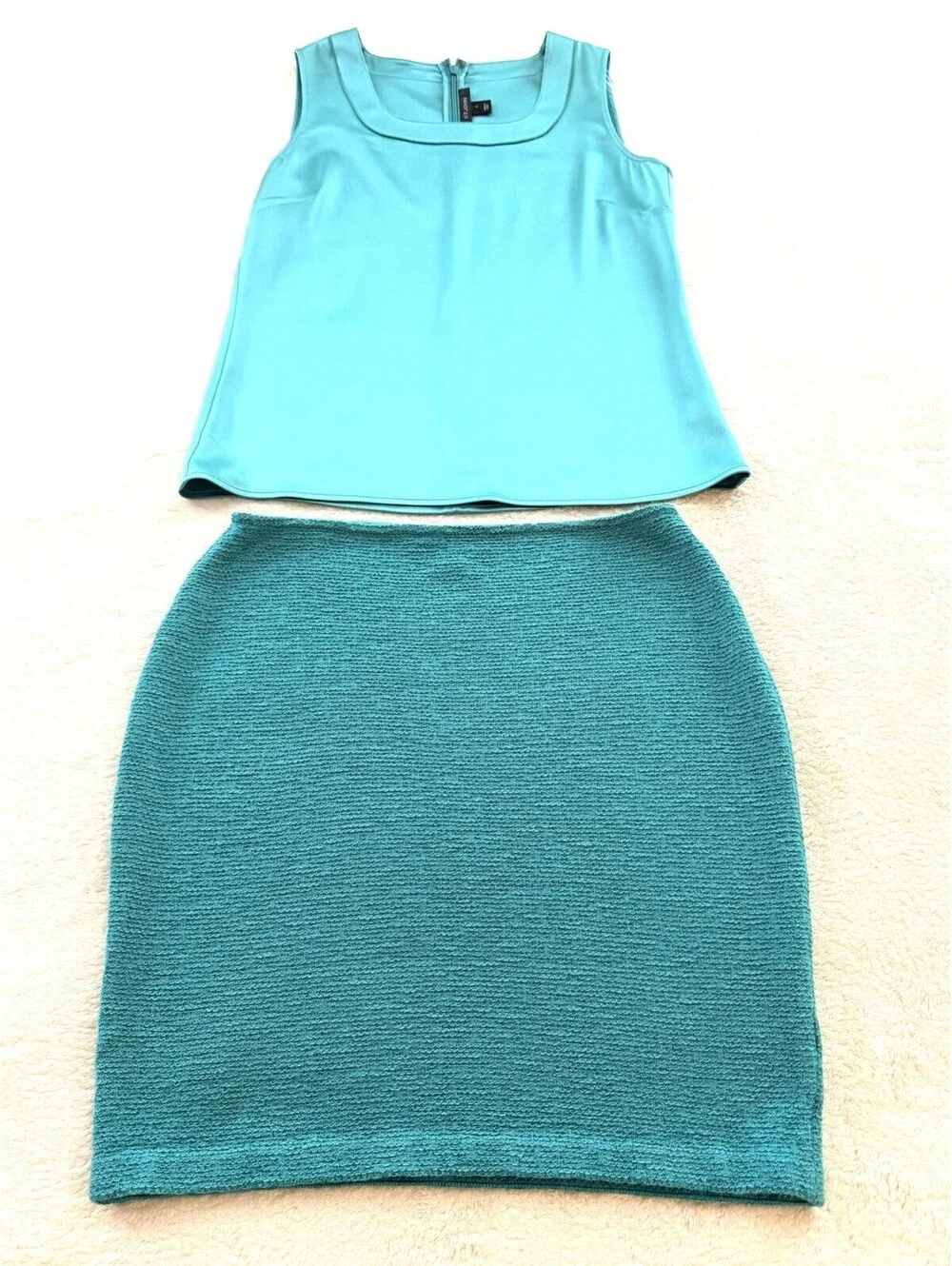 St. John Women’s 2 Piece Teal Skirt Set Knit Skirt Sz 8 Satin Top Sz 4